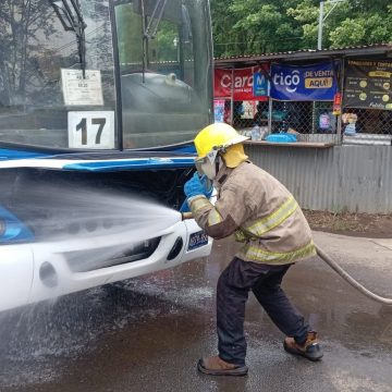 santa 1 BOMBEROS ATIENDEN CONATO DE INCENDIO EN UN AUTOBÚS SOBRE LA CARRETERA DE SANTA ANA A SONSONATE