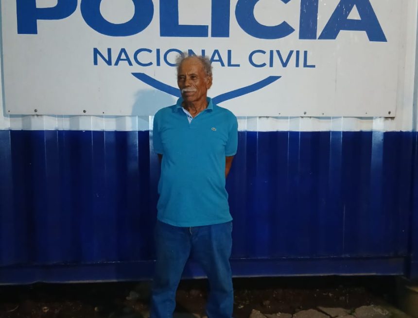 CAPTURAN A HOMBRE DE 77 AÑOS TRAS PRESUNTOS DISPAROS Y TENENCIA ILEGAL DE ARMAS EN SANTA ANA