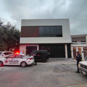 KARELI 1 ENCAPUCHADOS IRRUMPEN EN LA CASA DE KARELY RUIZ DURANTE ROBO EN NUEVO LEÓN,MÉXICO