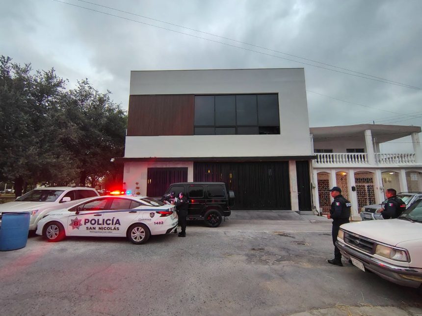ENCAPUCHADOS IRRUMPEN EN LA CASA DE KARELY RUIZ DURANTE ROBO EN NUEVO LEÓN,MÉXICO