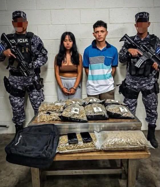 MARI 2 CAPTURAN A DOS PERSONAS QUE TRANSPORTABAN MARIHUANA VALORADA EN CASI $20,000