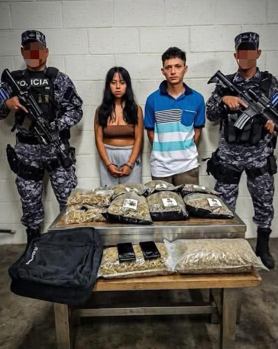 MARI 2 CAPTURAN A DOS PERSONAS QUE TRANSPORTABAN MARIHUANA VALORADA EN CASI $20,000