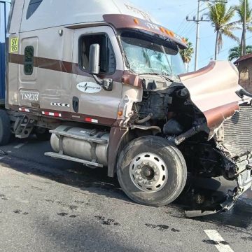 TERMOS 1 CHOQUE ENTRE AUTOBÚS Y FURGÓN DEJA CINCO EXCURSIONISTAS LESIONADOS EN LA CARRETERA DE SAN SALVADOR A SANTA ANA