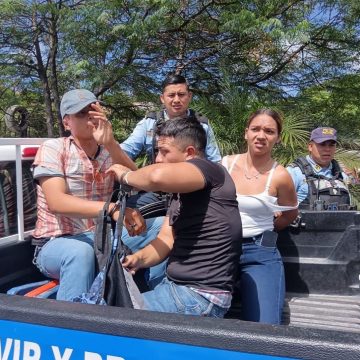 CAPTURAN A DOS SALVADOREÑOS Y UNA NICARAGÜENSE INVESTIGADOS POR PRESUNTOS ASALTOS EN BUSES DE TEGUCIGALPA