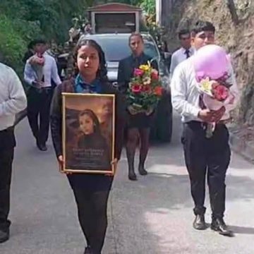 DESPIDEN A YEIMY FLORES, BAILARINA DE LAS NENAS DEL GRUPO CAÑA, EN SAN JUAN TALPA