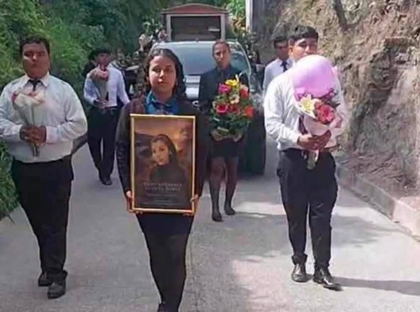 DESPIDEN A YEIMY FLORES, BAILARINA DE LAS NENAS DEL GRUPO CAÑA, EN SAN JUAN TALPA