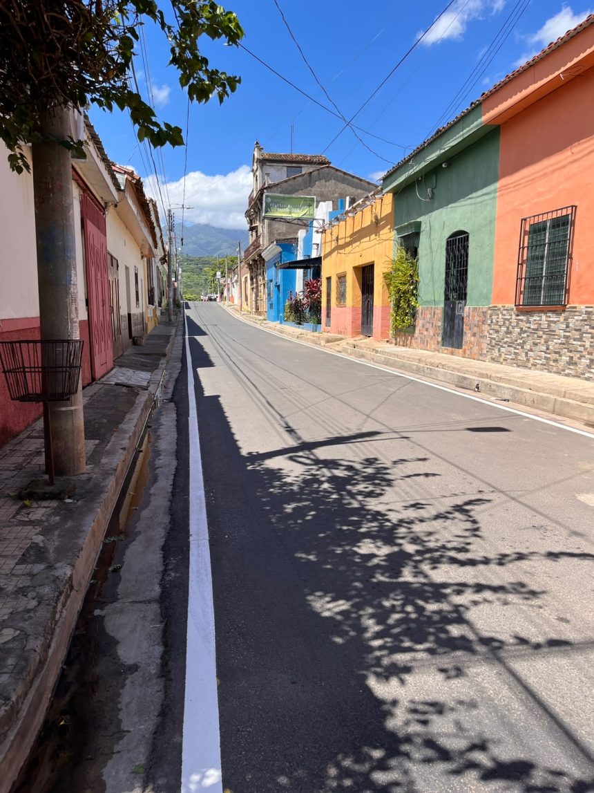 calle 1 INICIAN TRABAJOS DE SEÑALIZACIÓN HORIZONTAL EN CALLES Y AVENIDAS DE CHALCHUAPA