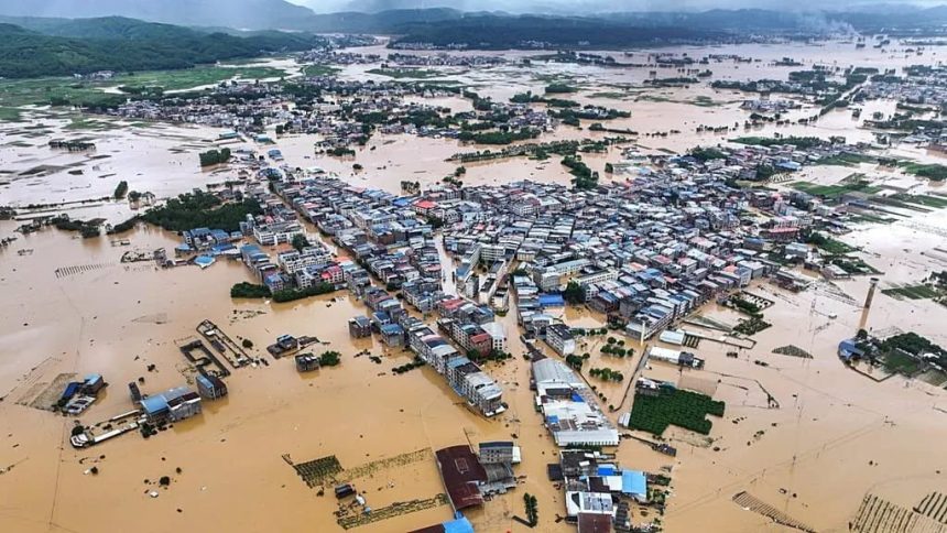 china 1 AL MENOS 15 FALLECIDOS Y MÁS DE 275 HERIDOS POR INUNDACIONES PROVOCADAS POR INTENSAS LLUVIAS EN CHINA