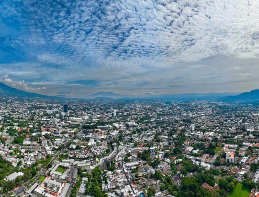 cielo AMBIENTE MUY CALUROSO Y POSIBILIDAD DE LLUVIAS PUNTUALES MARCARÁN EL CLIMA ESTE MARTES EN EL SALVADOR