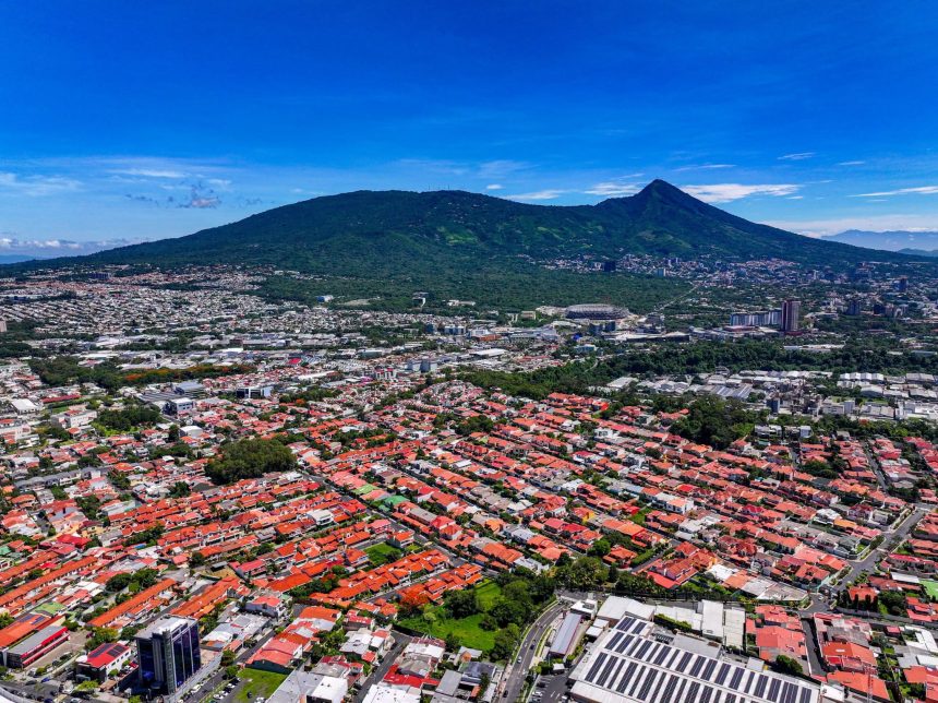 clima 23 AMBIENTE MUY CALUROSO Y LLUVIAS CON TORMENTAS MARCARÁN EL CLIMA ESTE MIÉRCOLES EN EL SALVADOR