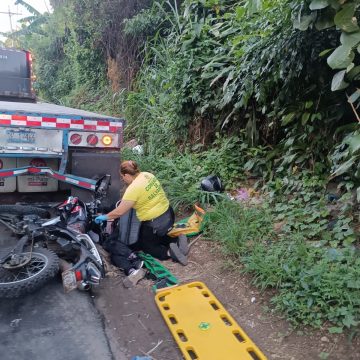 MOTOCICLISTA RESULTA LESIONADO TRAS ACCIDENTE CON RASTRA EN LA CARRETERA DE SANTA ANA A SAN SALVADOR
