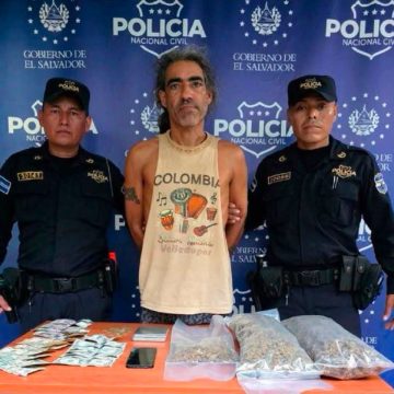 drogo CAPTURAN A PRESUNTO NARCOTRAFICANTE DURANTE ALLANAMIENTO EN PLAYA CONCHALÍO