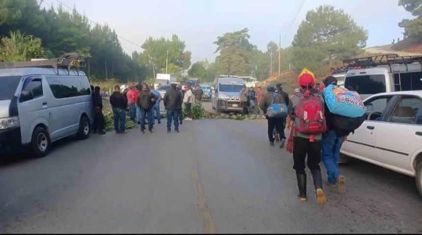 guate 1 PROTESTAS POR ALZA AL COMBUSTIBLE PROVOCAN BLOQUEOS Y AFECTAN EL TRÁNSITO EN GUATEMALA