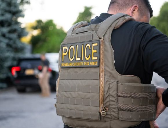 DOCUMENTOS JUDICIALES REVELAN CÓMO HABRÍAN OPERADO AGENTES DE ICE ANTES DE REDADAS EN LOS ÁNGELES