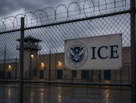 RESIDENTE PERMANENTE DEMANDA AL GOBIERNO DE EE. UU. TRAS SIETE MESES BAJO CUSTODIA DE ICE