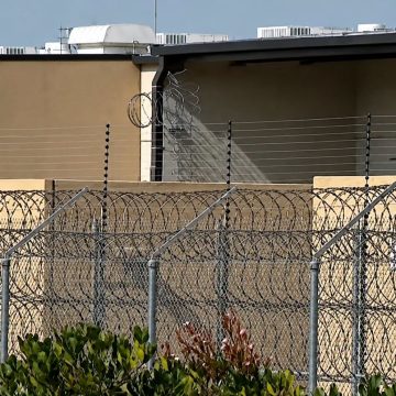 ESTADOS UNIDOS ANUNCIA LA COMPRA DE DOS GRANDES CENTROS DE DETENCIÓN PARA INMIGRANTES EN CALIFORNIA