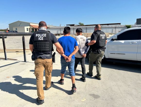 ICE REPORTA 238 DETENCIONES EN UN SOLO DÍA DURANTE OPERATIVO EN EL SUR DE TEXAS