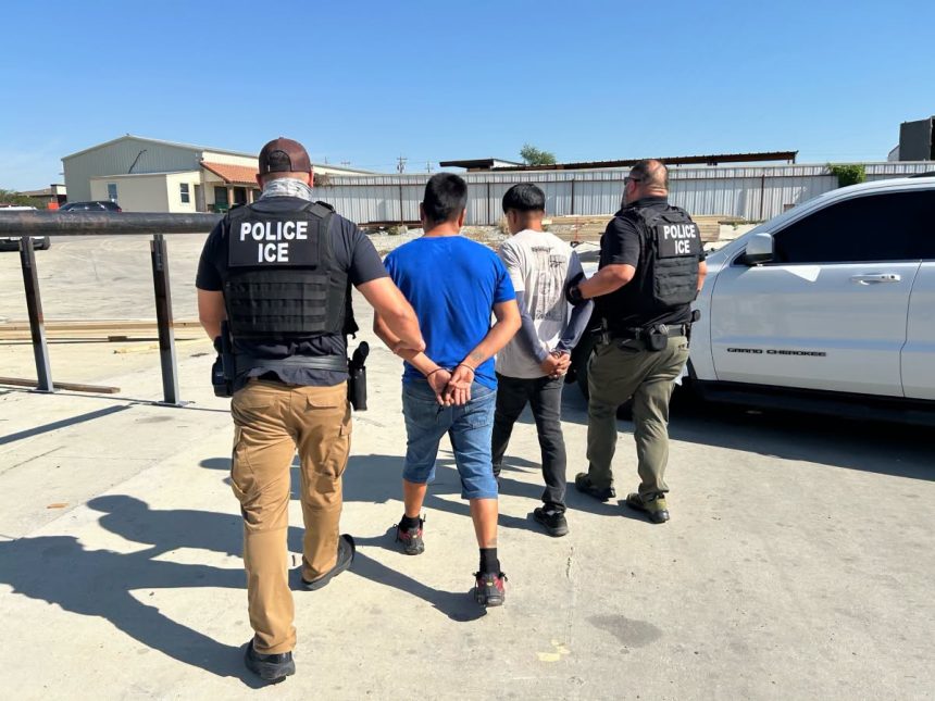 ice ICE REPORTA 238 DETENCIONES EN UN SOLO DÍA DURANTE OPERATIVO EN EL SUR DE TEXAS