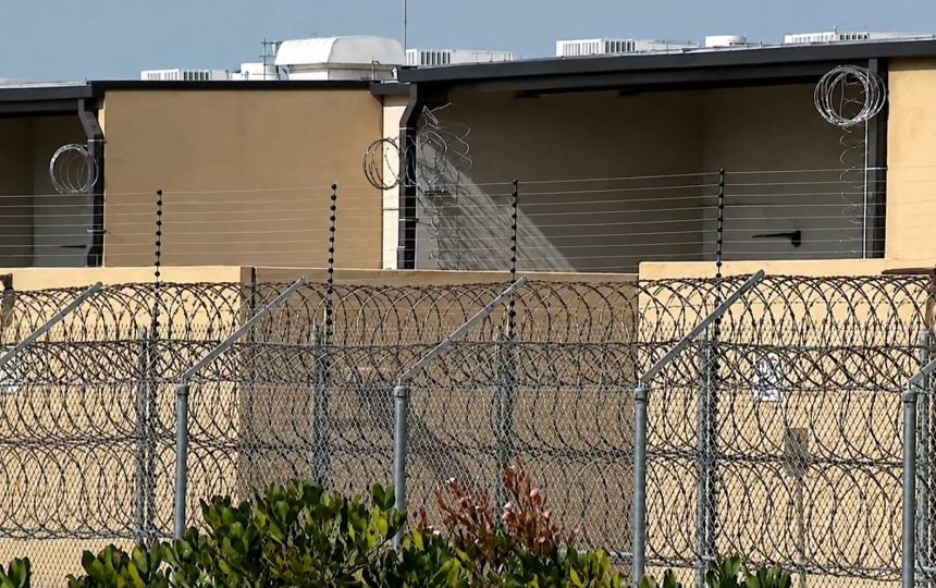 ESTADOS UNIDOS ANUNCIA LA COMPRA DE DOS GRANDES CENTROS DE DETENCIÓN PARA INMIGRANTES EN CALIFORNIA