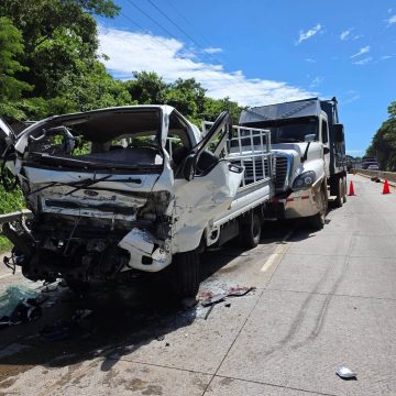 VARIOS LESIONADOS Y UN CONDUCTOR DETENIDO TRAS ACCIDENTE DE TRÁNSITO EN EL BYPASS DE SONSONATE