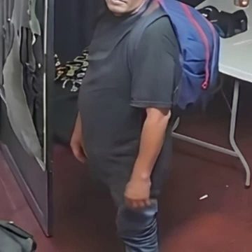 ladron 1 CAPTAN EN VIDEO A HOMBRE QUE HABRÍA SUSTRAÍDO UNA IMPRESORA DE LA BASE DE COMANDOS DE SALVAMENTO EN ILOPANGO