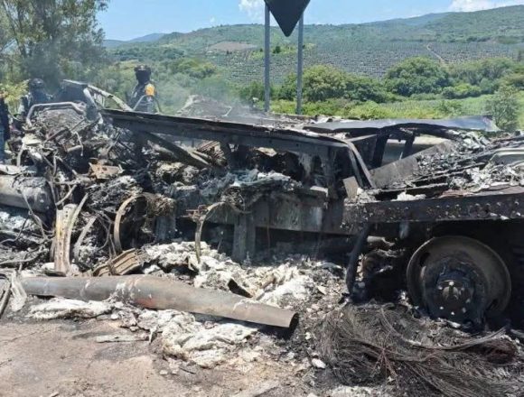 mex 1 MÚLTIPLE ACCIDENTE EN AUTOPISTA DE MÉXICO DEJA 10 PERSONAS FALLECIDAS
