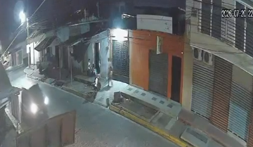 moto 1 SUJETO HURTA UNA MOTOCICLETA FRENTE A SUS PROPIETARIOS EN UNA ZONA COMERCIAL DE CHALCHUAPA