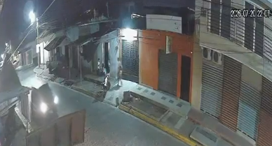 moto 1 SUJETO HURTA UNA MOTOCICLETA FRENTE A SUS PROPIETARIOS EN UNA ZONA COMERCIAL DE CHALCHUAPA