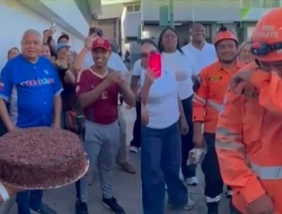 pastel 1 VENEZOLANOS SORPRENDEN A RESCATISTA SALVADOREÑO CON UN PASTEL DE CUMPLEAÑOS EN MEDIO DE LAS LABORES DE EMERGENCIA