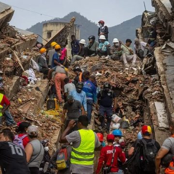 sobre 1 CIFRA DE FALLECIDOS POR LOS TERREMOTOS EN VENEZUELA ASCIENDE A 2,295; CONTINÚAN LAS LABORES DE RESCATE