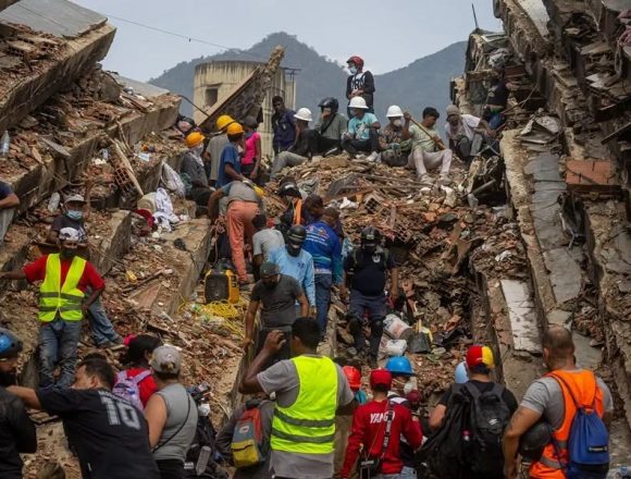 CIFRA DE FALLECIDOS POR LOS TERREMOTOS EN VENEZUELA ASCIENDE A 2,295; CONTINÚAN LAS LABORES DE RESCATE