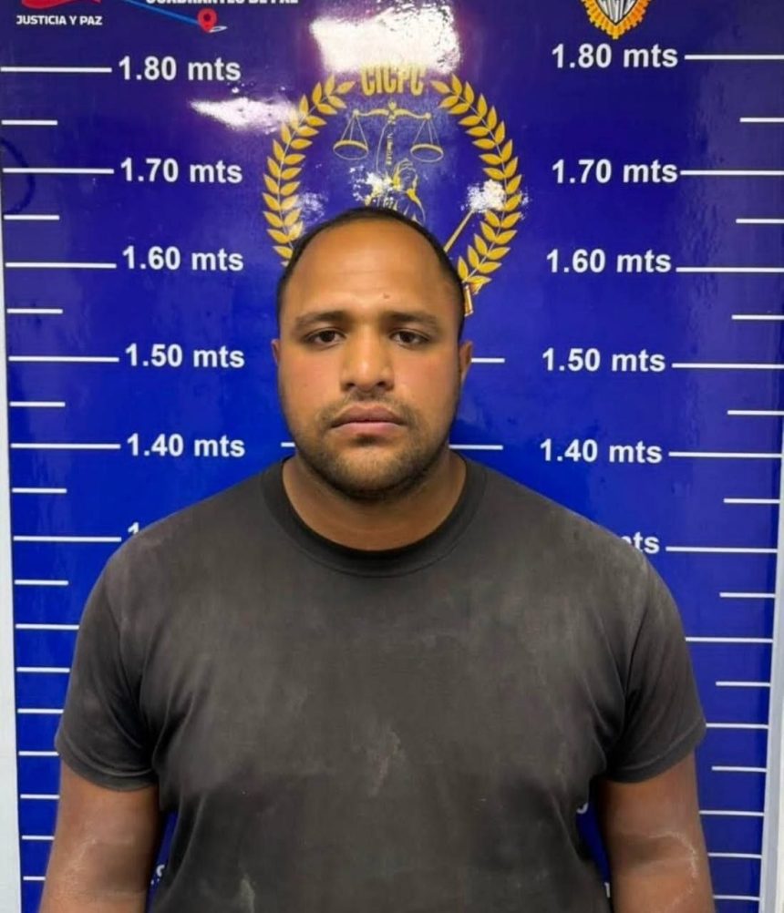 vene 1 DETIENEN A CUATRO POLICÍAS EN VENEZUELA ACUSADOS DE ROBAR PERTENENCIAS DE VÍCTIMAS DE LOS TERREMOTOS