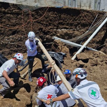 12 UNA PERSONA FALLECE Y DOS MÁS RESULTAN AFECTADAS EN EMERGENCIA POR SOTERRAMIENTO EN ANTIGUO CUSCATLÁN