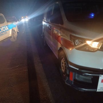ACCI 1 MOTOCICLISTA MUERE TRAS IMPACTAR CONTRA UNA RASTRA Y DOS PERSONAS RESULTAN HERIDAS EN JIQUILISCO