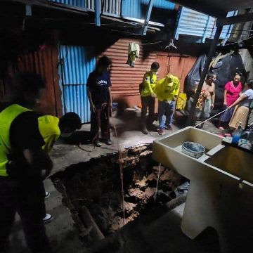 ADULTO MAYOR FUE RESCATADO TRAS CAER HASTA 20 METROS EN UNA FOSA SÉPTICA EN NAHUIZALCO,SONSONATE