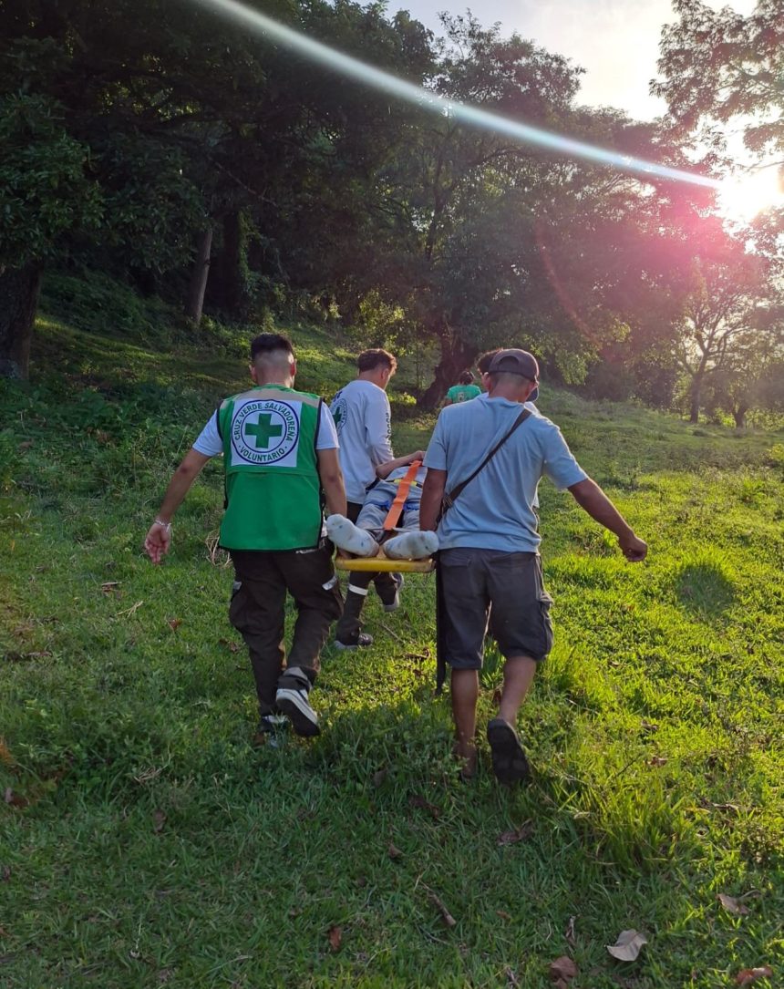 anciano 2 RESCATARON A UN ADULTO MAYOR QUE TENÍA TRES DÍAS DESAPARECIDO EN CIUDAD ARCE
