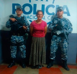 arce 1 MUJER ES CAPTURADA TRAS LESIONAR CON UN CORVO A SU COMPAÑERO DE VIDA EN CIUDAD ARCE