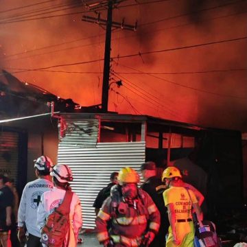 armenia 1 INCENDIO DESTRUYE CERCA DE 40 PUESTOS EN EL MERCADO DE ARMENIA, SONSONATE