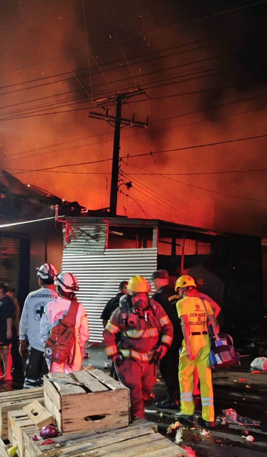 armenia 1 INCENDIO DESTRUYE CERCA DE 40 PUESTOS EN EL MERCADO DE ARMENIA, SONSONATE