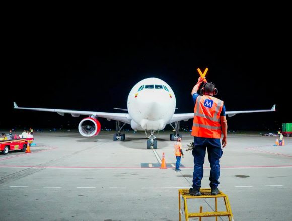 ayuda 1 PRIMER AVIÓN CON 51 TONELADAS DE AYUDA HUMANITARIA DE EL SALVADOR ARRIBA A CALI TRAS TERREMOTO EN COLOMBIA