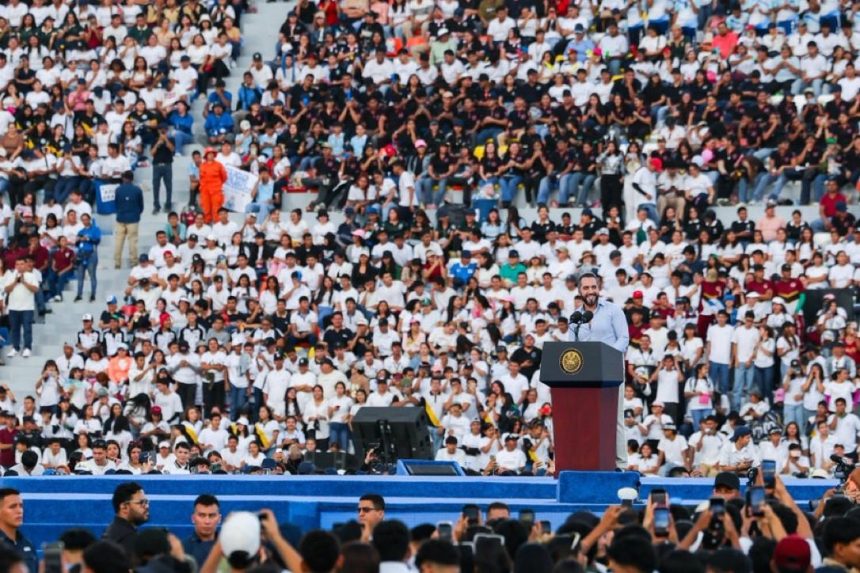 GOBIERNO ANUNCIÓ 50 MIL BECAS UNIVERSITARIAS PARA JÓVENES SALVADOREÑOS