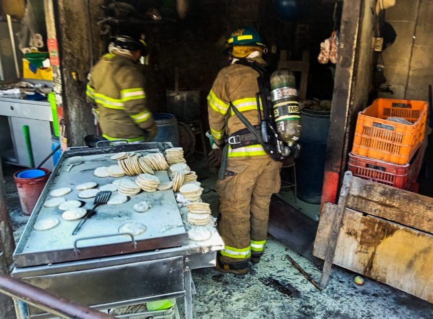 SIETE PERSONAS LESIONADAS TRAS INCIDENTE CON CILINDRO DE GAS EN UNA TORTILLERIA EN EL MERCADO LA TIENDONA EN SAN SALVADOR