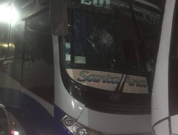 bus 2 AUTOBÚS CON TURISTAS SALVADOREÑOS REPORTA ATAQUE CON PIEDRAS EN CARRETERA DE HONDURAS