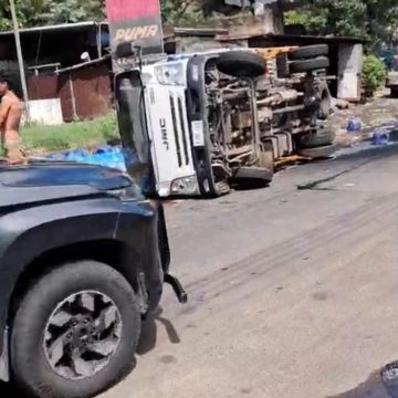 camion 1 CAMIÓN SIN FRENOS EMBISTE A DOS MOTOCICLISTAS Y UNA CAMIONETA EN SONSONATE