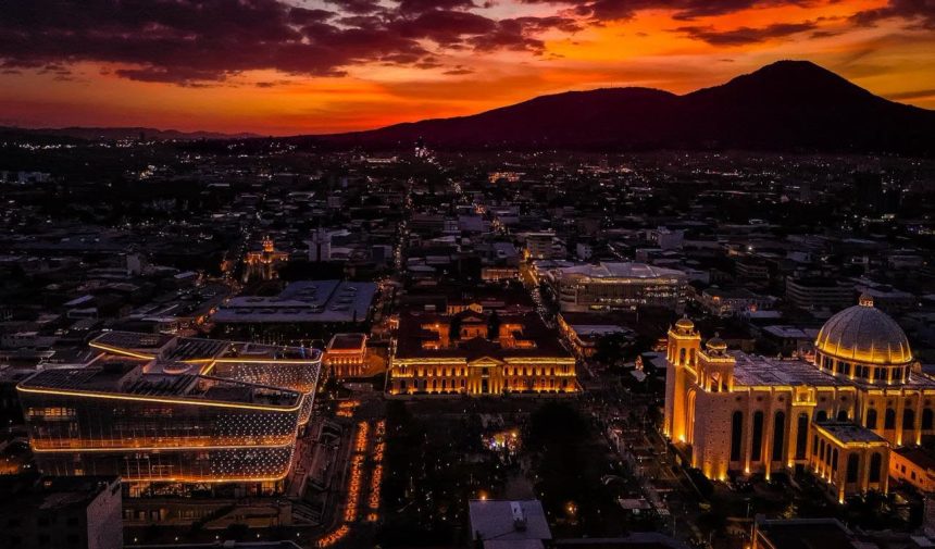 centro 1 CENTRO HISTÓRICO DE SAN SALVADOR SUPERÓ EL MILLÓN DE VISITANTES DURANTE LAS VACACIONES AGOSTINAS
