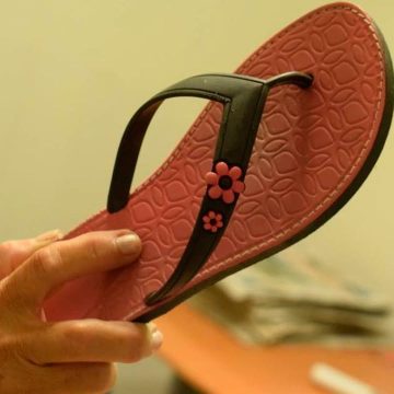 “LEY CHANCLA” PROHÍBE CASTIGOS FÍSICOS CONTRA MENORES EN AGUASCALIENTES, MÉXICO