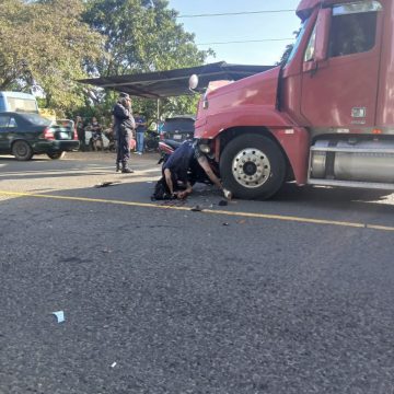 choque 1 MOTOCICLISTA FALLECE TRAS COLISIONAR CONTRA UNA RASTRA EN USULUTÁN
