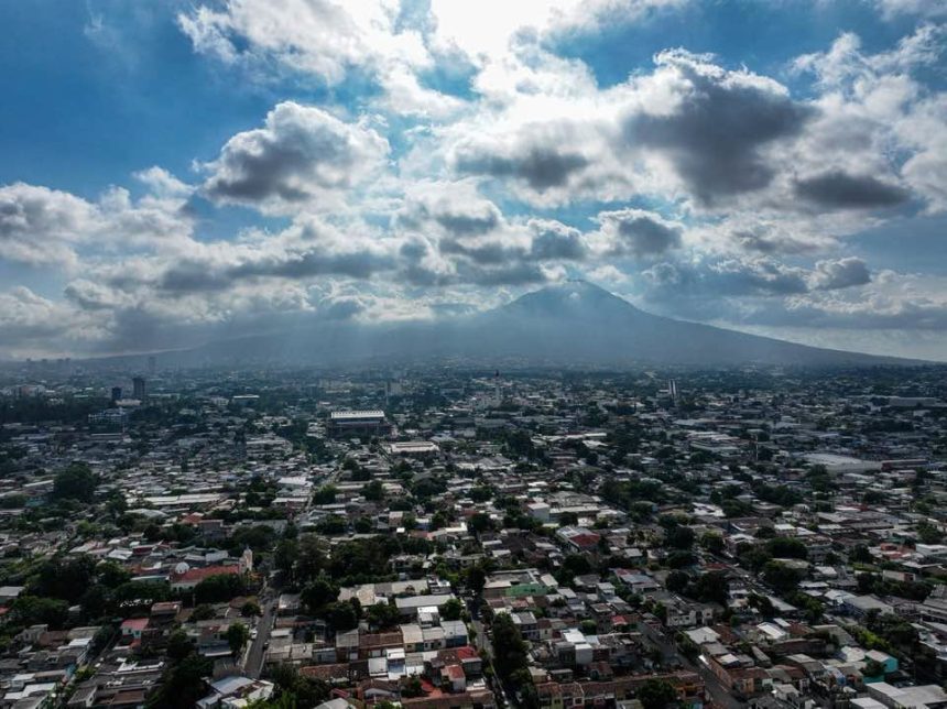 clima 23 PRONOSTICAN LLUVIAS Y TORMENTAS PARA LA TARDE Y NOCHE DE ESTE LUNES EN EL SALVADOR