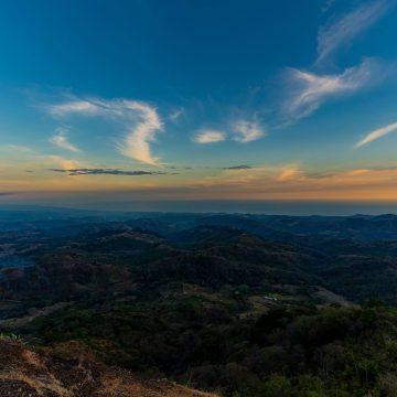 MARTES CALUROSO Y CON PROBABILIDAD DE LLUVIAS Y TORMENTAS EN EL SALVADOR