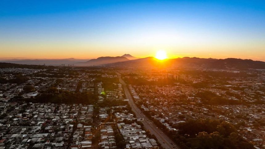 clima HASTA 40 °C ESTE DOMINGO: AMBIENTE MUY CALUROSO Y POSIBLES LLUVIAS AISLADAS POR LA NOCHE
